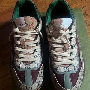 Men Gucci sneakers. Worn once